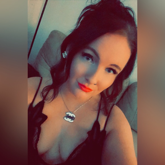 Meet your Posher, Alyssa - Picture 3 of 6